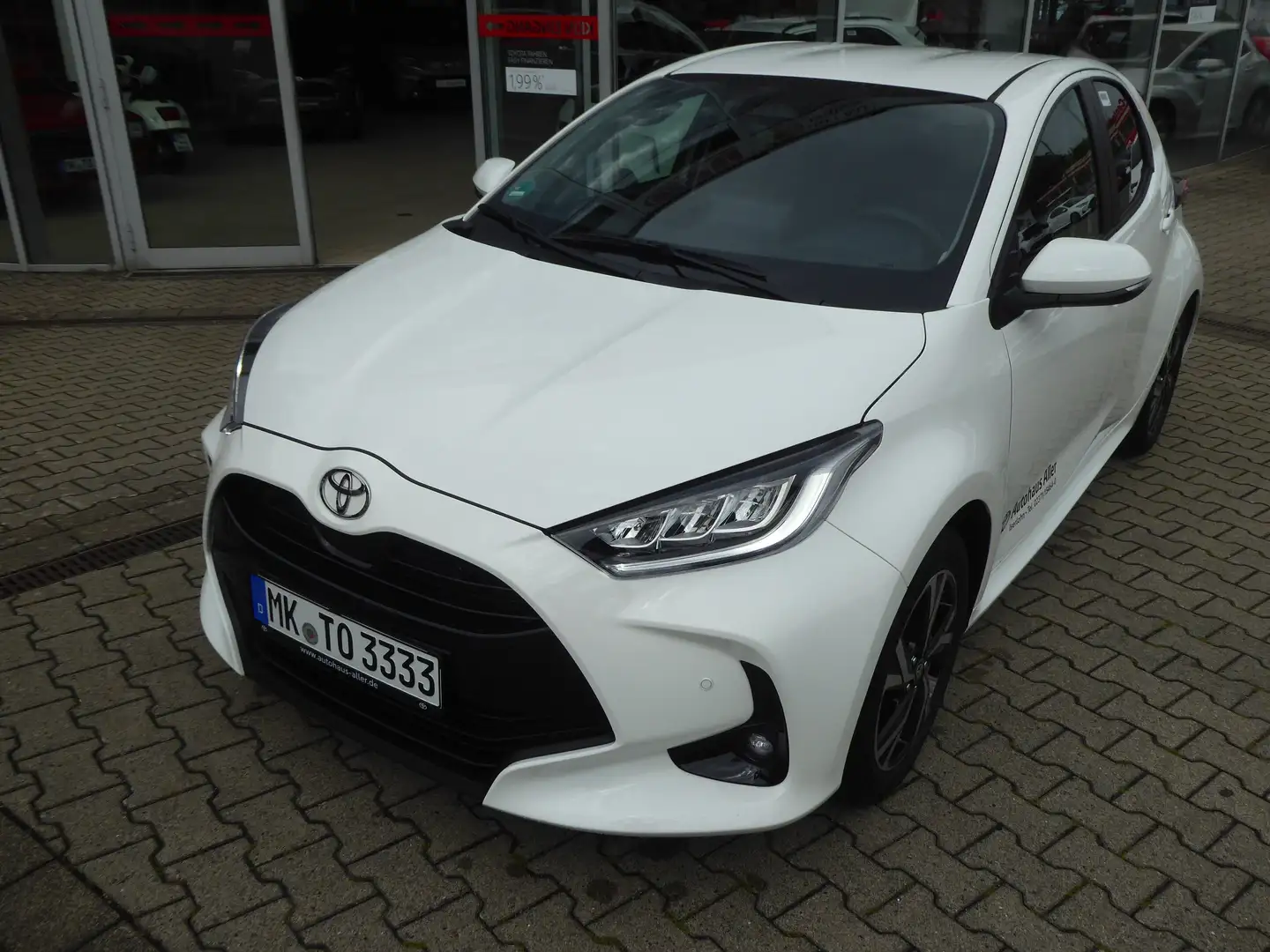 Toyota Yaris 1.5H Teamplayer + Comfort und Safety-Paket Blanco - 1