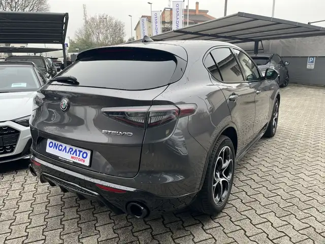 Alfa Romeo Stelvio view 5