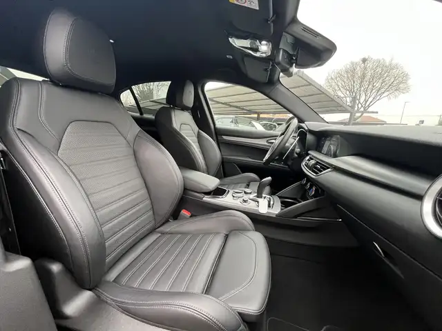 Alfa Romeo Stelvio view 15