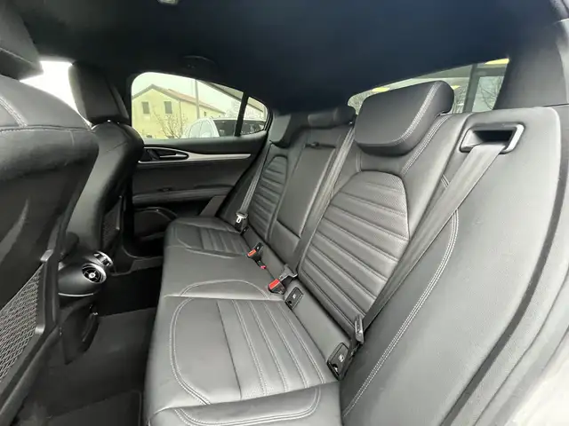 Alfa Romeo Stelvio view 9