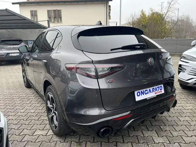 Alfa Romeo Stelvio view 7