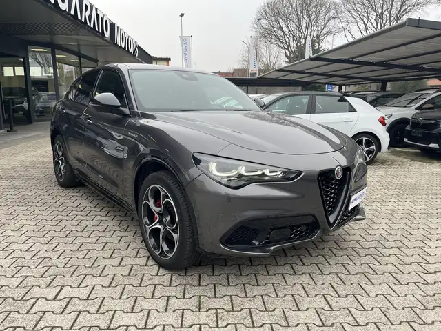 Alfa Romeo Stelvio view 3