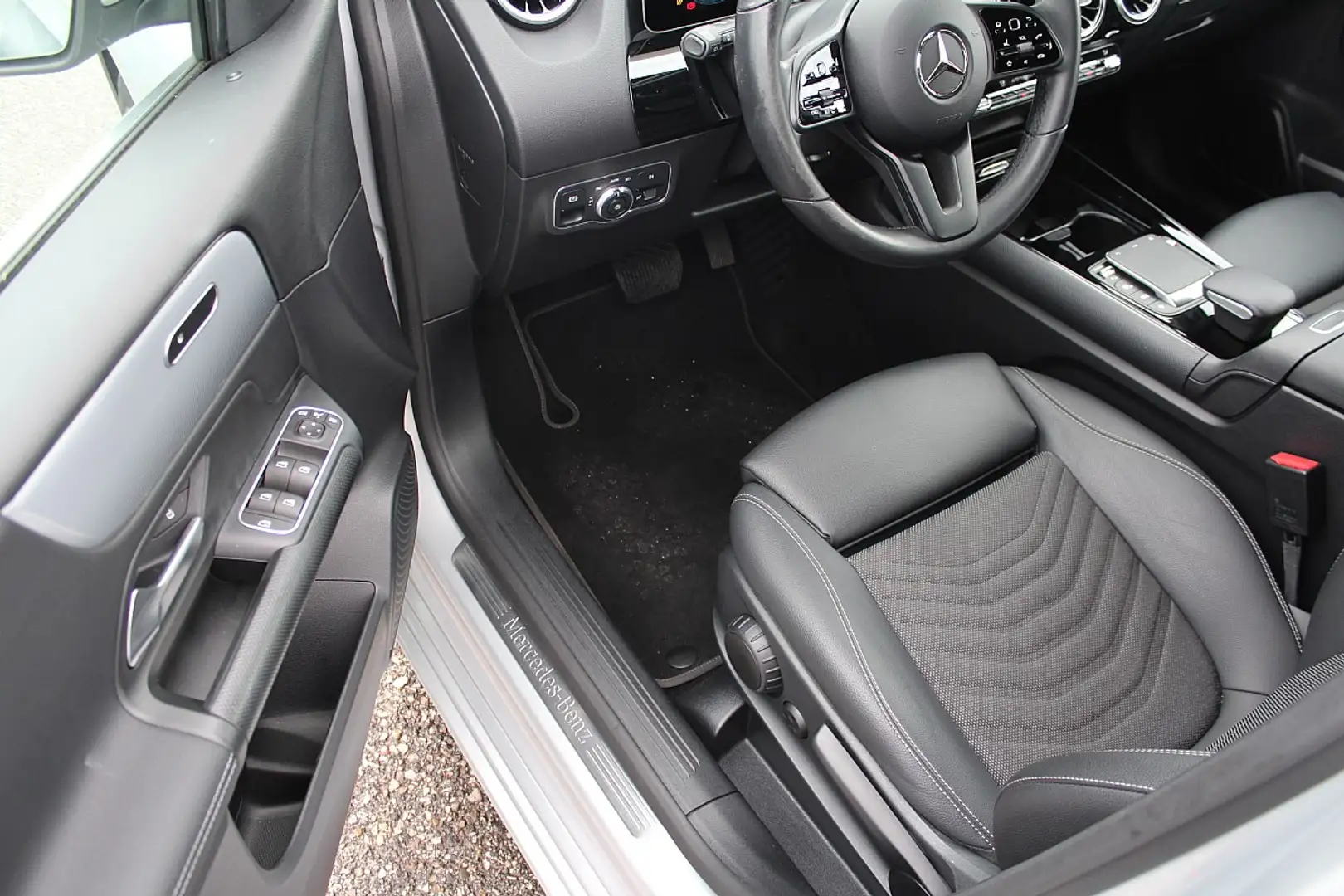 Mercedes-Benz B 180 d Aut. Business Solution |LED |Navi |E-Heck |Rü... Gris - 2