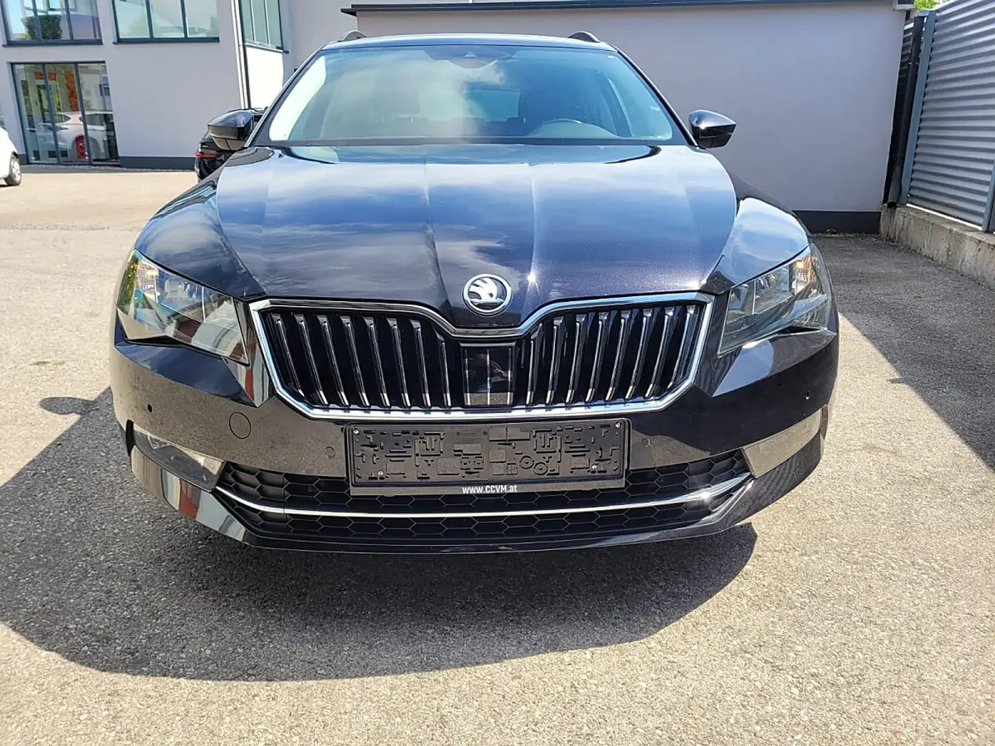 Skoda Superb Kombi 2,0 TDI Ambition Schwarz - 2