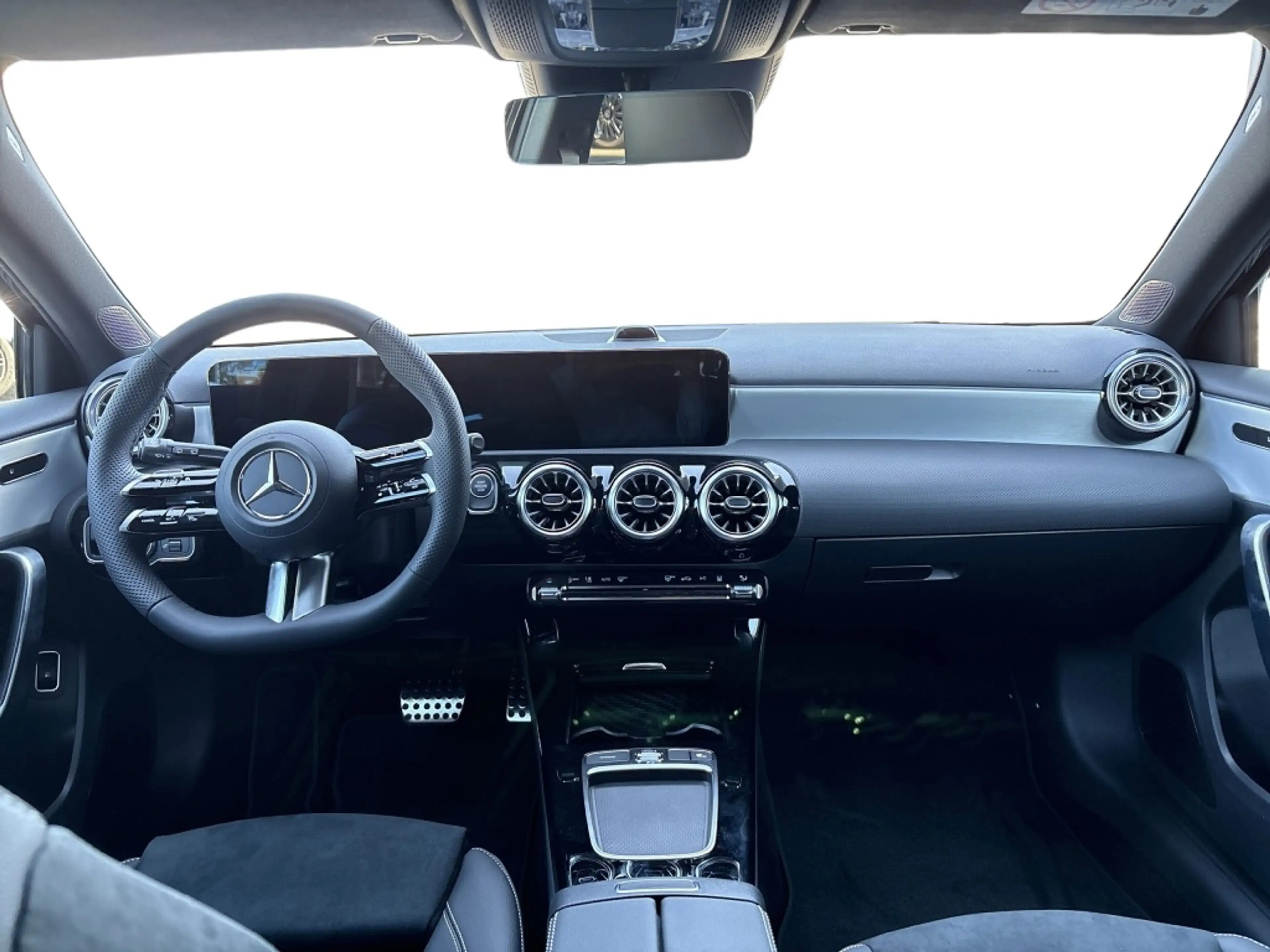Mercedes-Benz A 250 e Edition-AMG Multibeam Sound 19" 11kW — photo 8