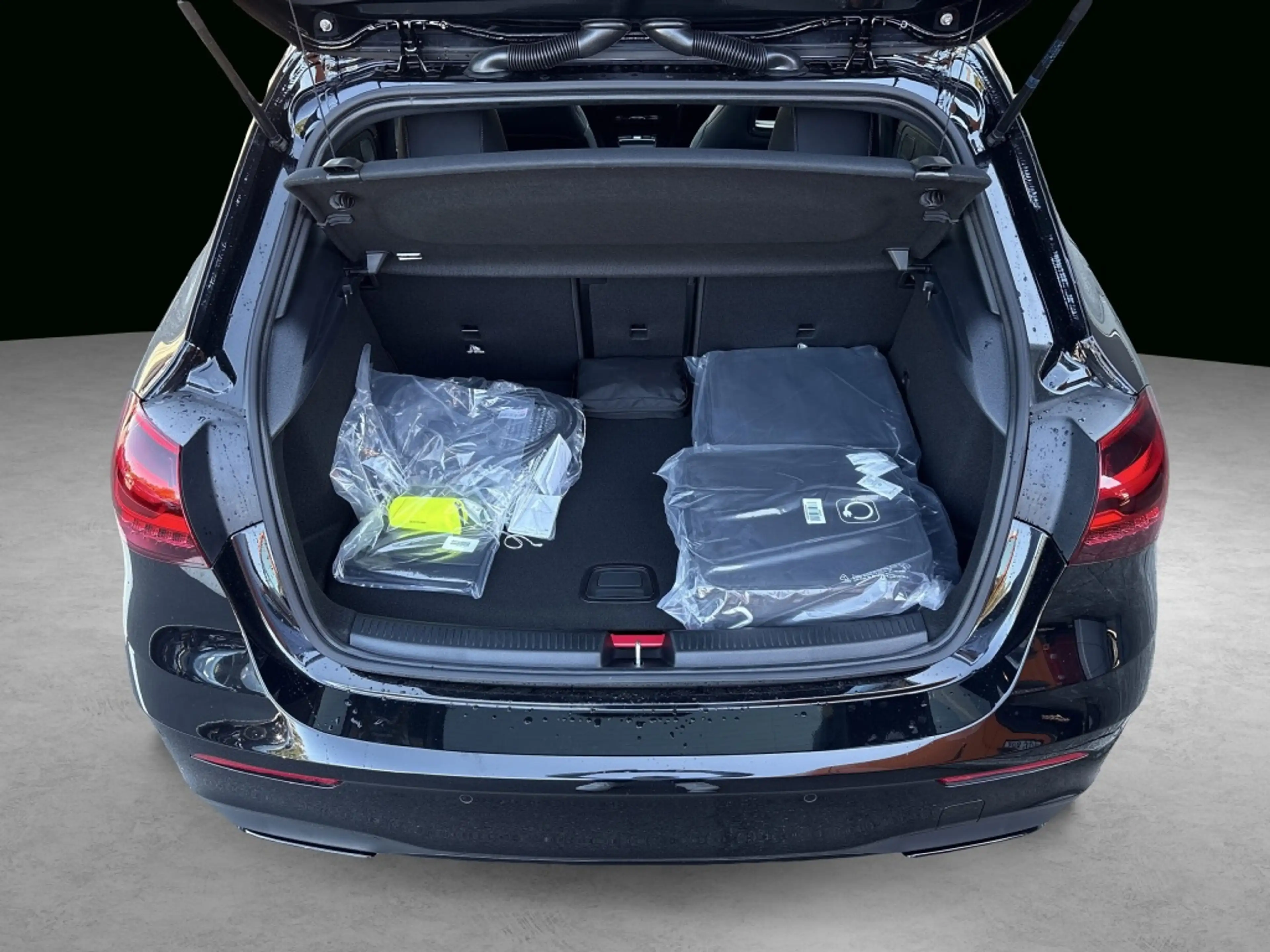 Mercedes-Benz A 250 e Edition-AMG Multibeam Sound 19" 11kW — photo 7