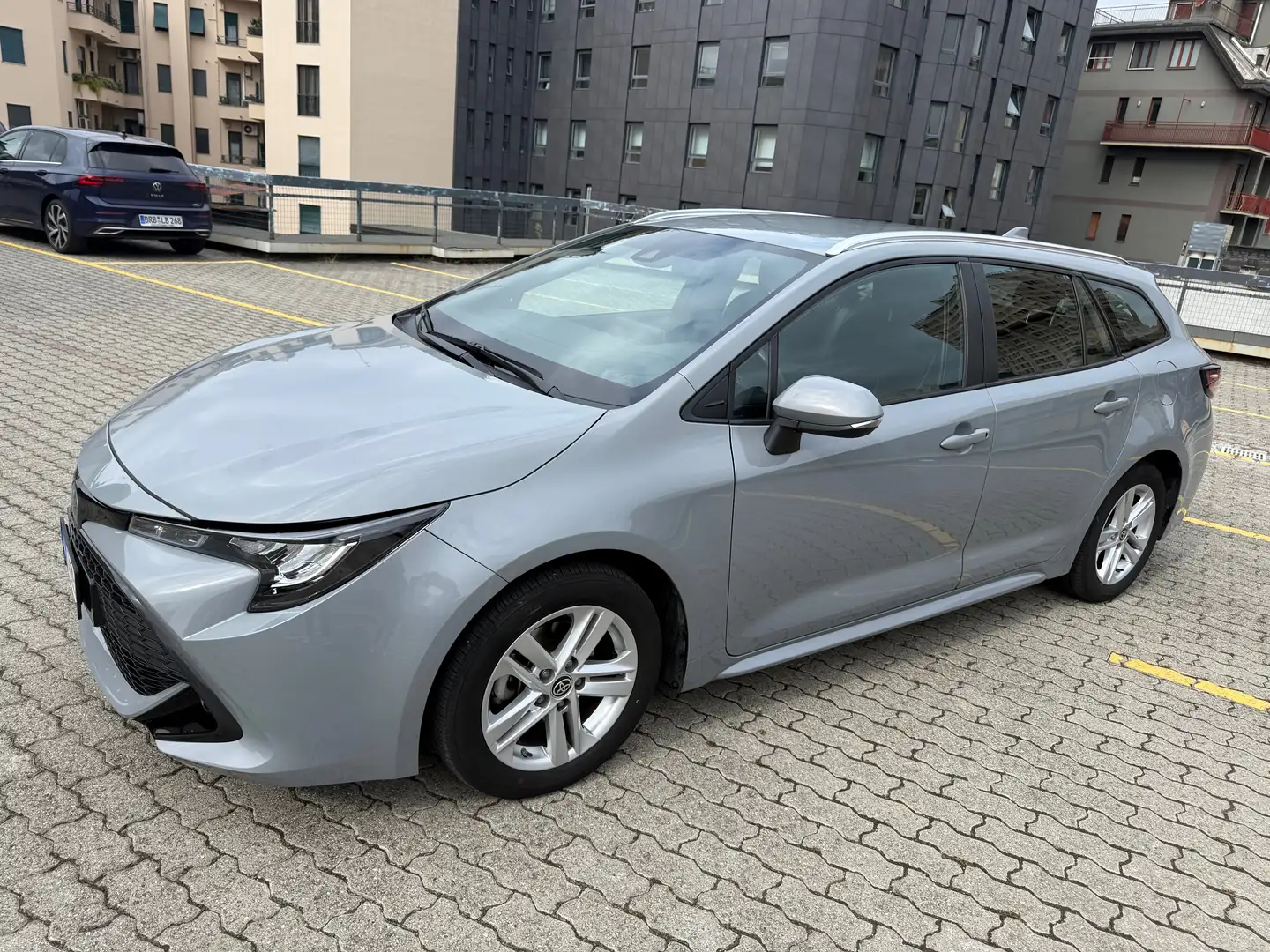 Toyota Corolla 1.8 Touring Sports SW Hybrid IBRIDA Business Gris - 2