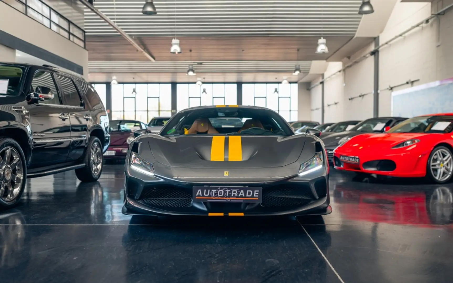 Ferrari F8 Tributo Šedá - 2