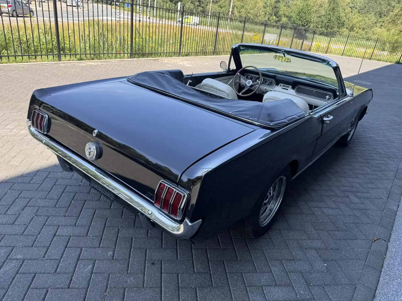 Ford Mustang Convertible, foto 2