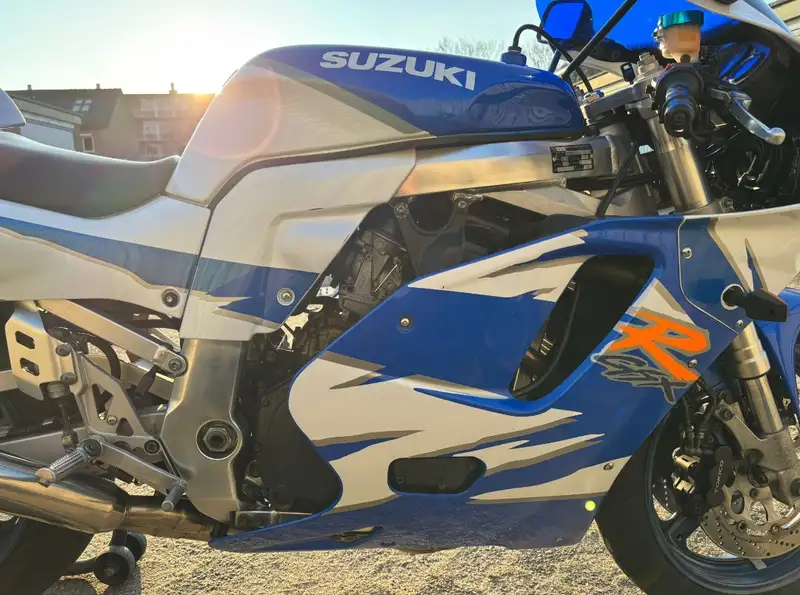 Suzuki GSX-R 750 - foto 5