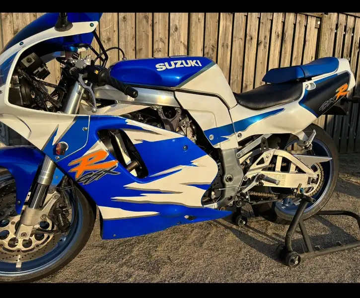 Suzuki GSX-R 750 - foto 2