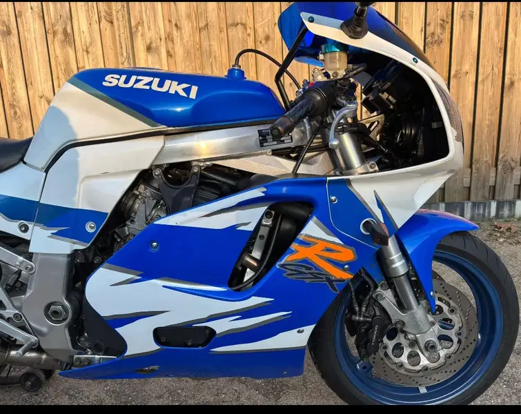 Suzuki GSX-R 750 - foto 6