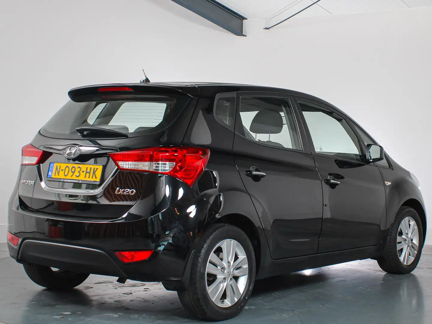 Hyundai iX20 1.6i i-Catcher Airco, Navigatie, Bluetooth, Stoelv Zwart - 2