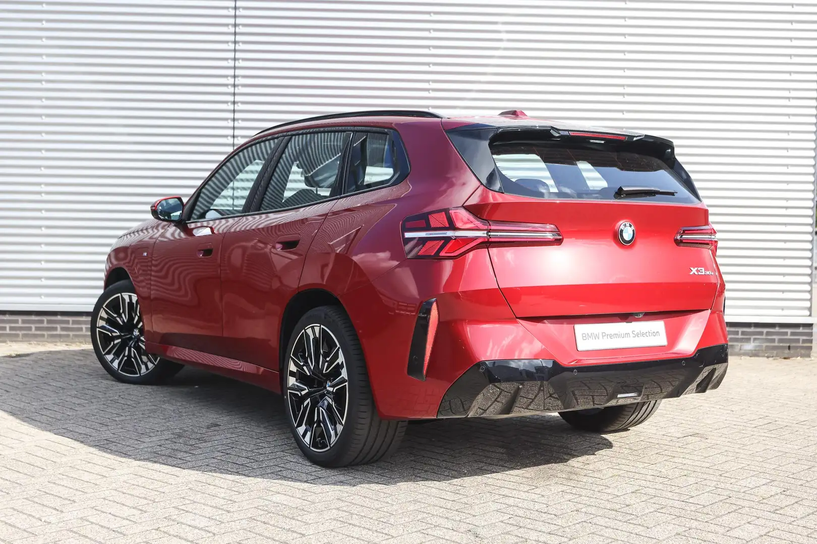 BMW X3 30e xDrive M Sport Automaat / Panoramadak / Trekha Rood - 2