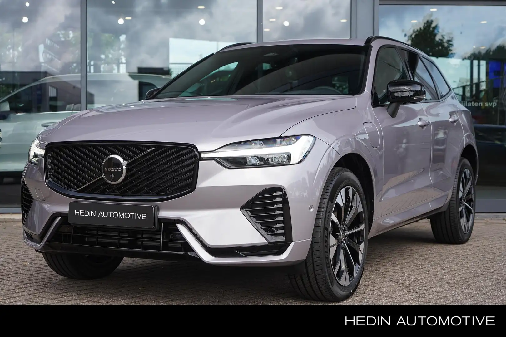 Volvo XC60 2.0 T6 Plug-in hybrid AWD Plus Dark NIEUW uit voor Zilver - 1