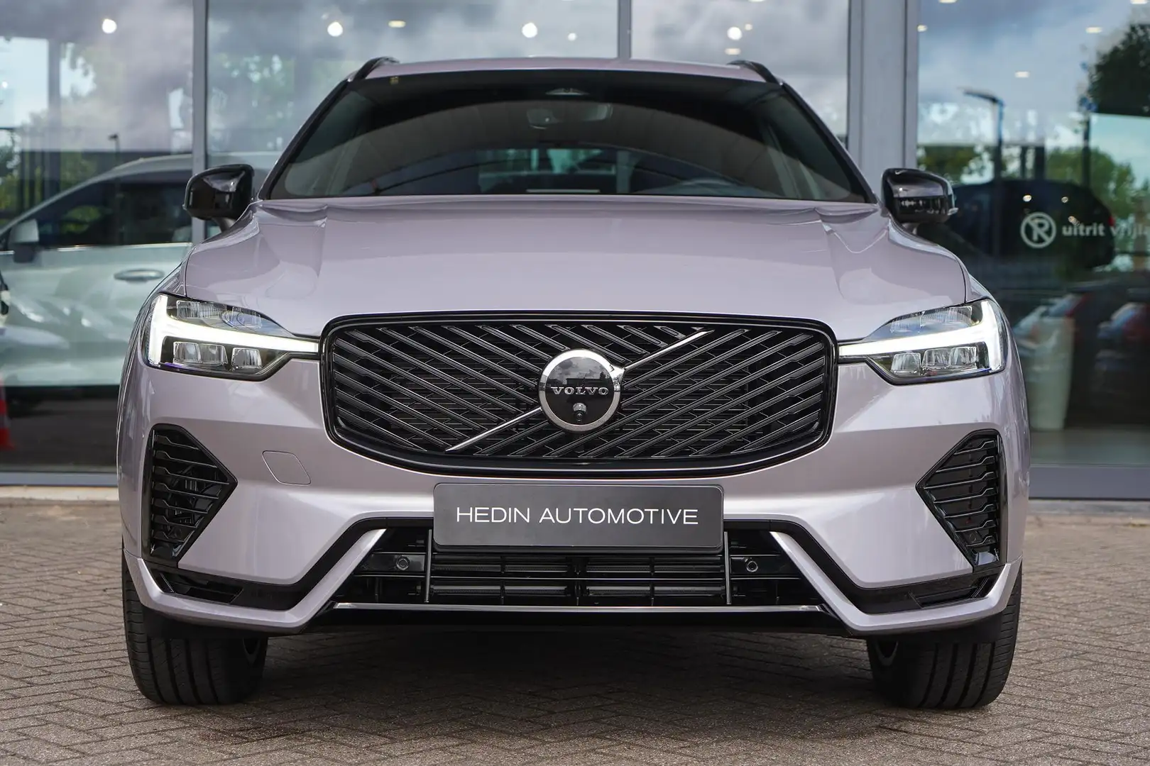 Volvo XC60 2.0 T6 Plug-in hybrid AWD Plus Dark NIEUW uit voor Zilver - 2