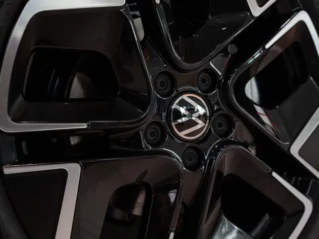 Volkswagen Golf view 11