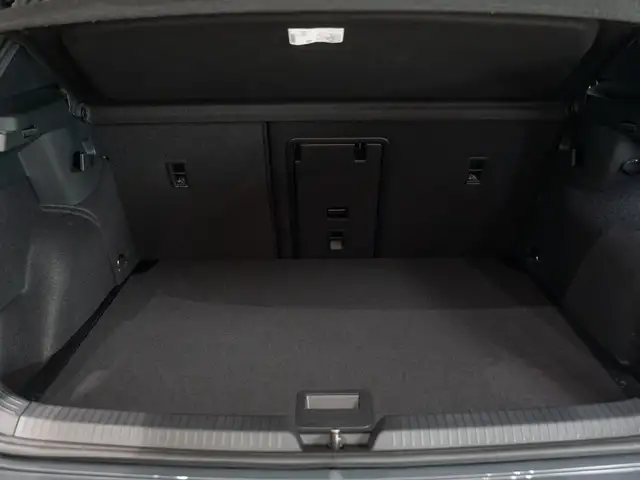 Volkswagen Golf view 8