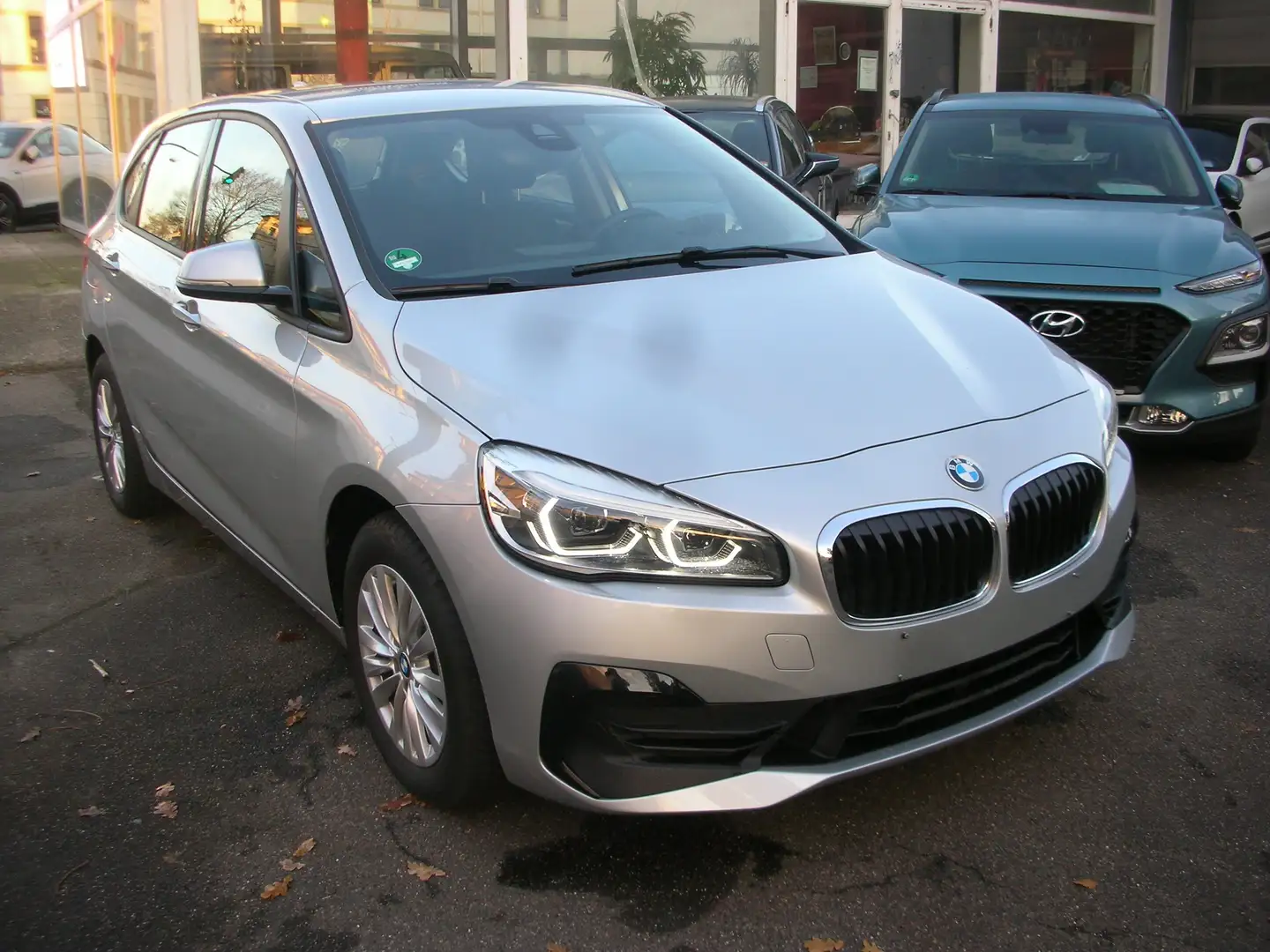 BMW 218 d xDrive Automatik *13.900km ! *LED*Navi*Rfk Silber - 1