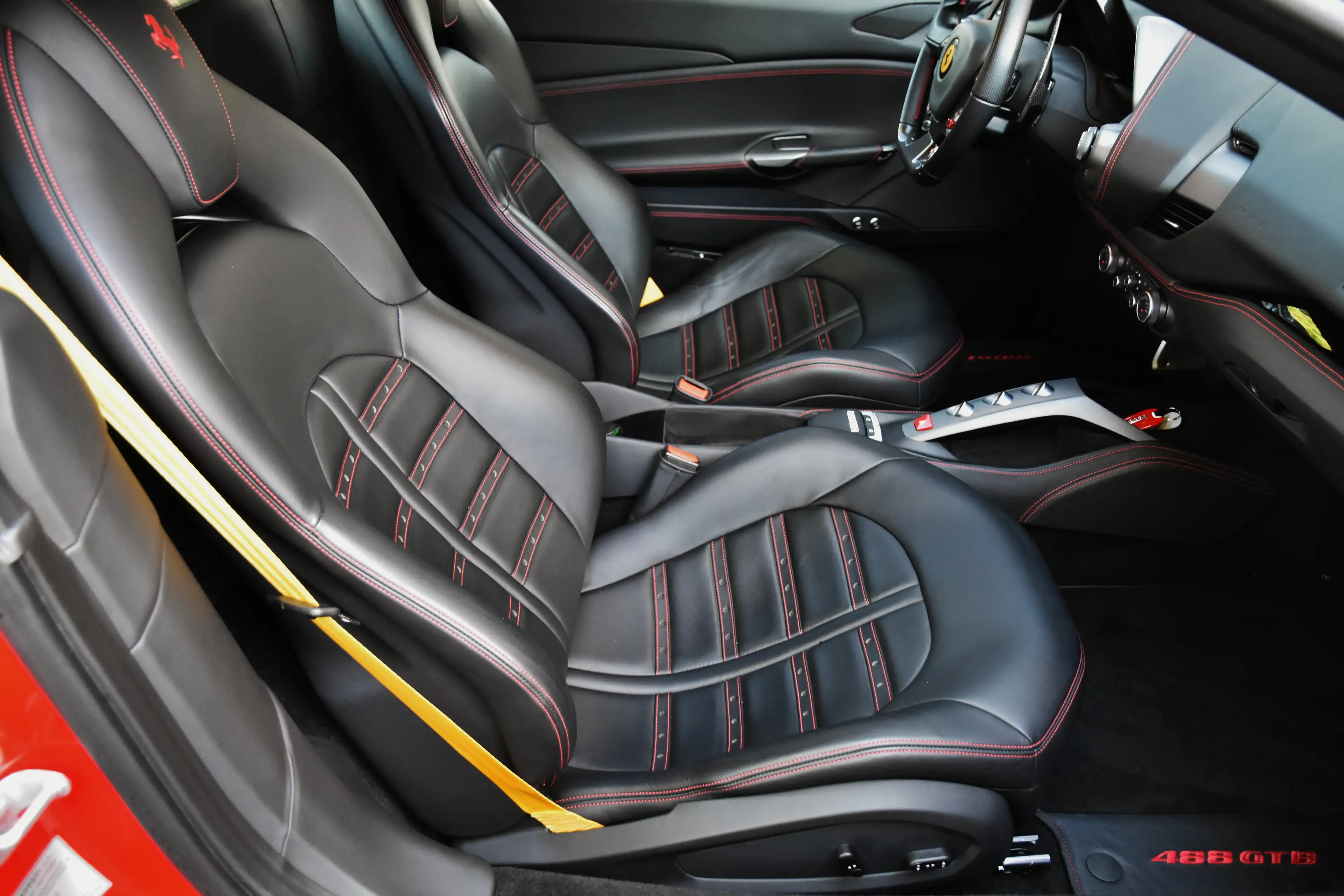 Ferrari 488 GTB ** SPORT EXHAUST / LIFT / CARBON *** — photo 13