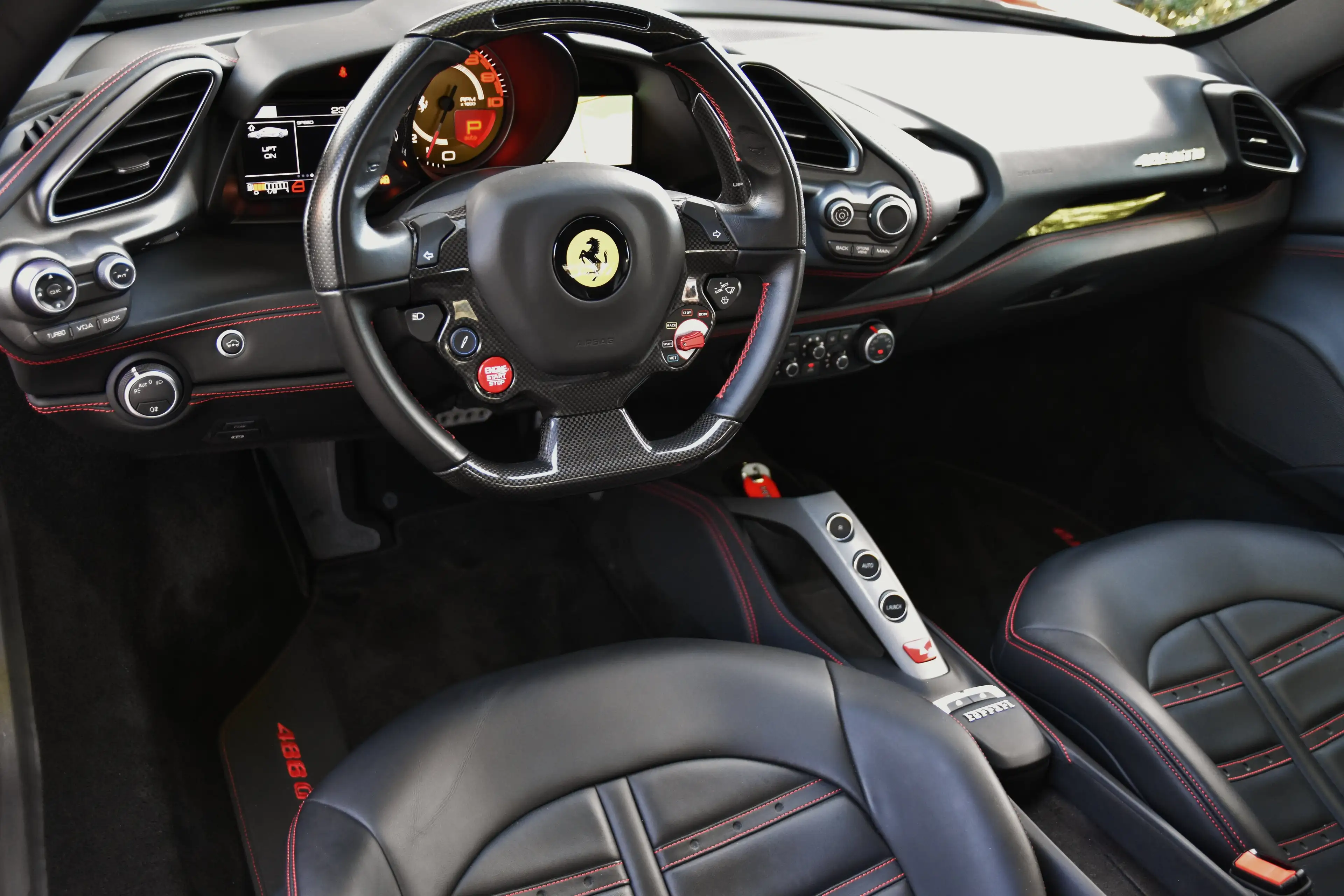 Ferrari 488 GTB ** SPORT EXHAUST / LIFT / CARBON *** — photo 4
