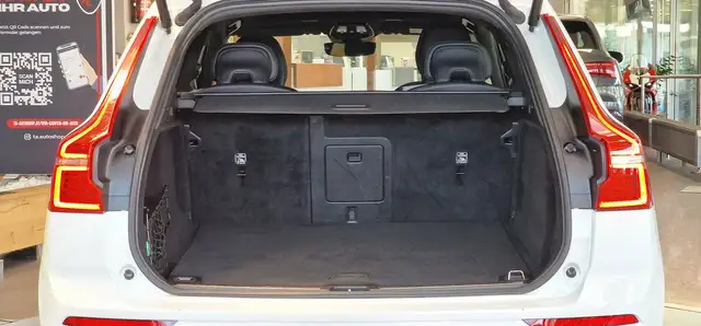 Volvo XC60 view 9