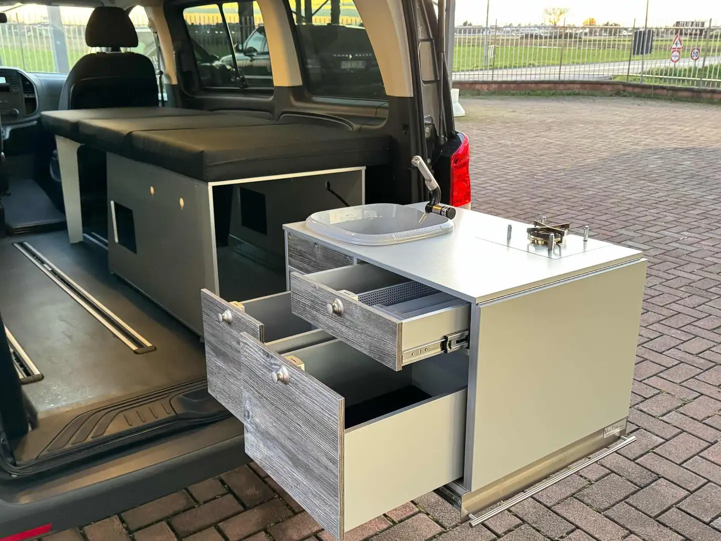 Mercedes-Benz Vito CAMPERIZZATO VAN ESSA MOBILCAMPING UNICOPR. Grijs - 2