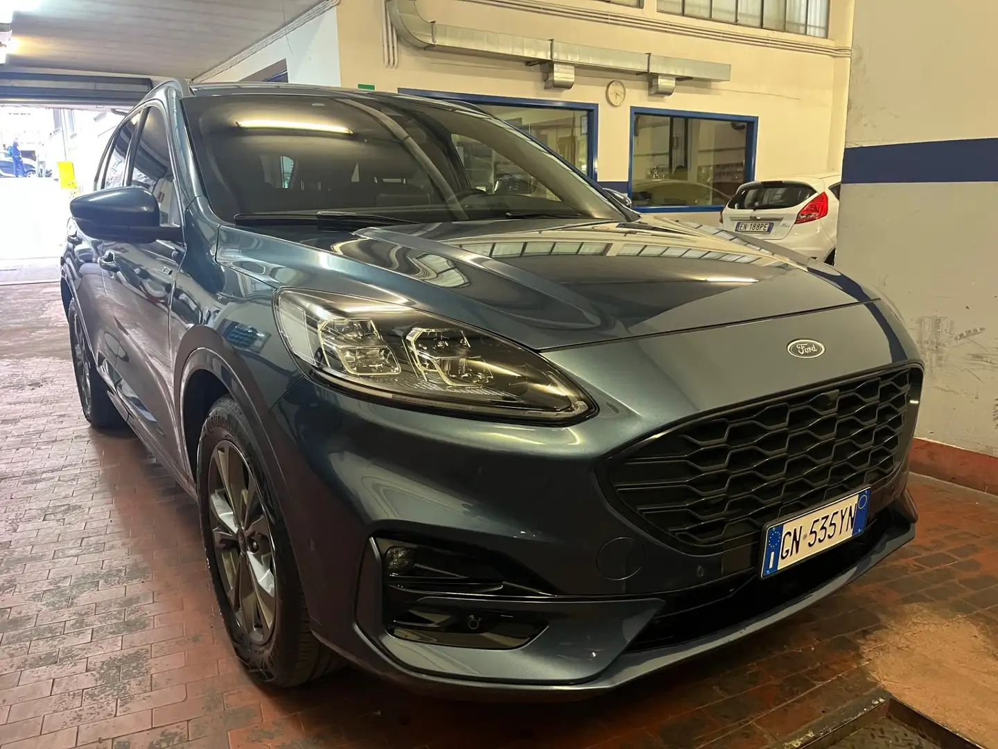 Ford Kuga 2.5 Full Hybrid 190 CVT AWD ST-Line Blau - 1