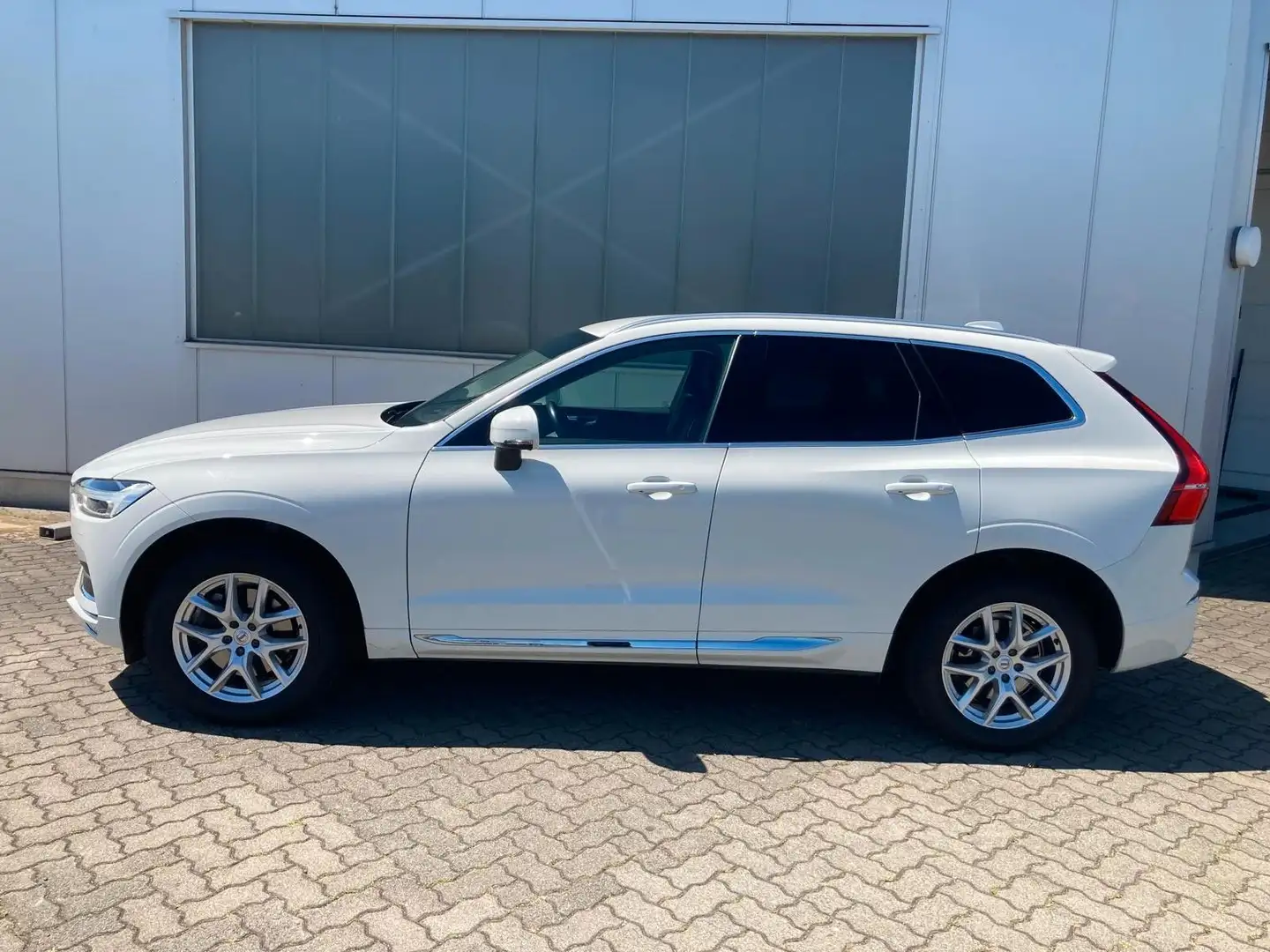 Volvo XC60 B4 (Diesel) Inscription AWD Bianco - 2