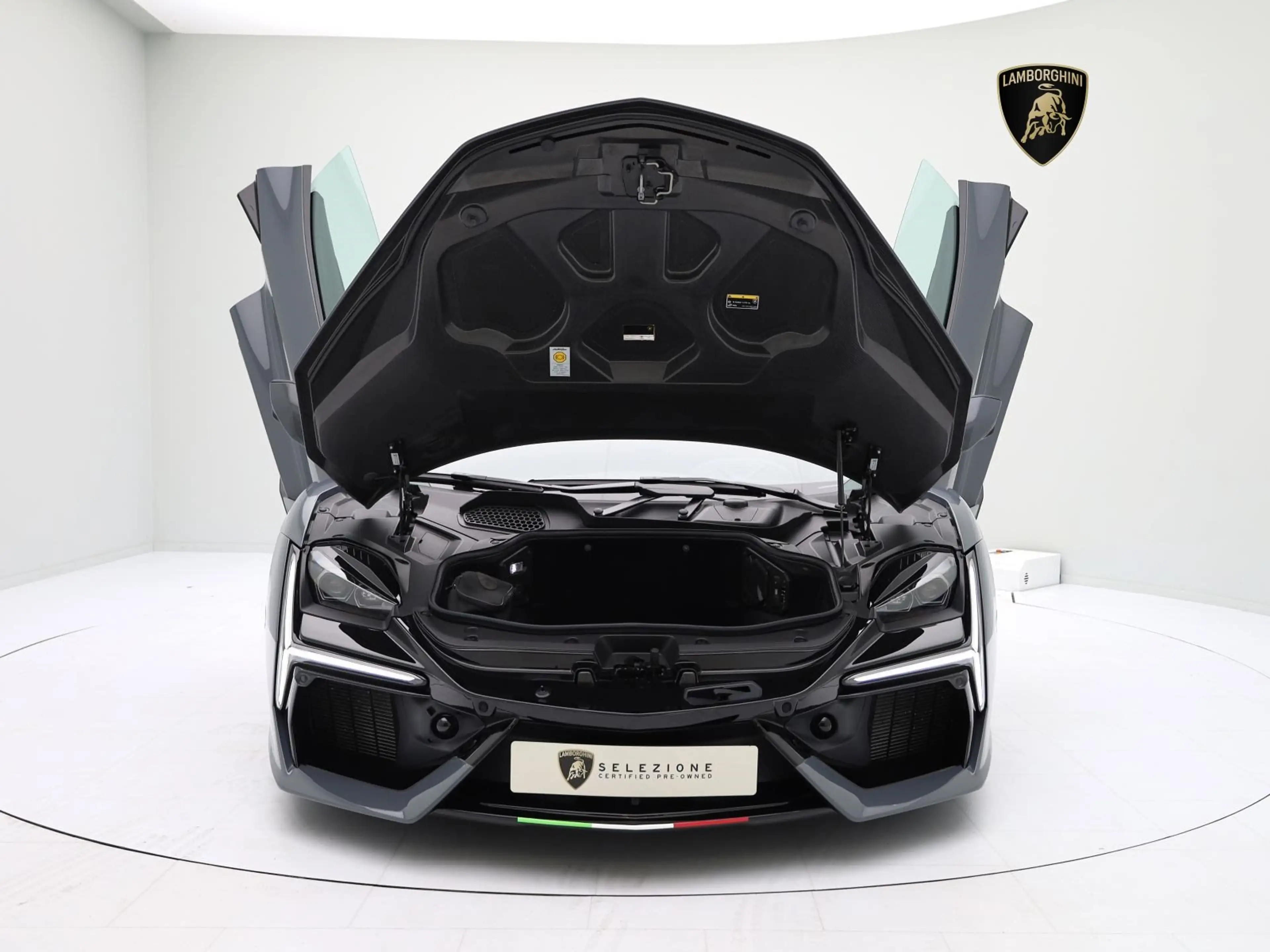 Lamborghini Revuelto I Lamborghini Hamburg — photo 8