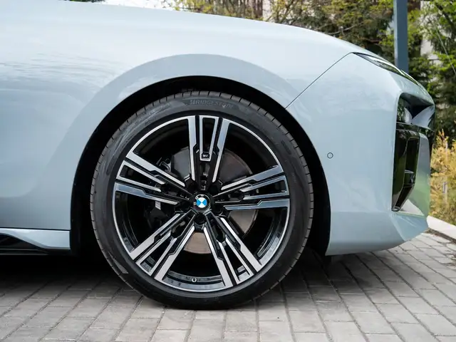 BMW M view 10