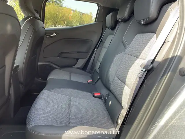 Renault Clio view 8