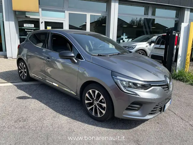 Renault Clio view 2