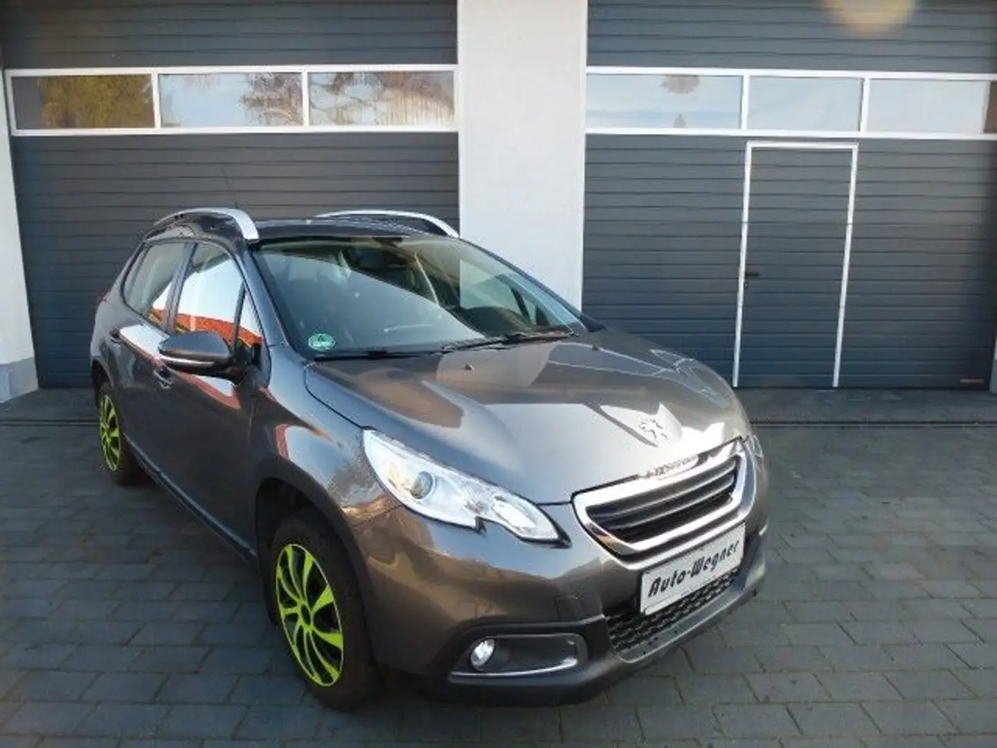 Peugeot 2008 Active Klima SHZ PDC Grau - 1