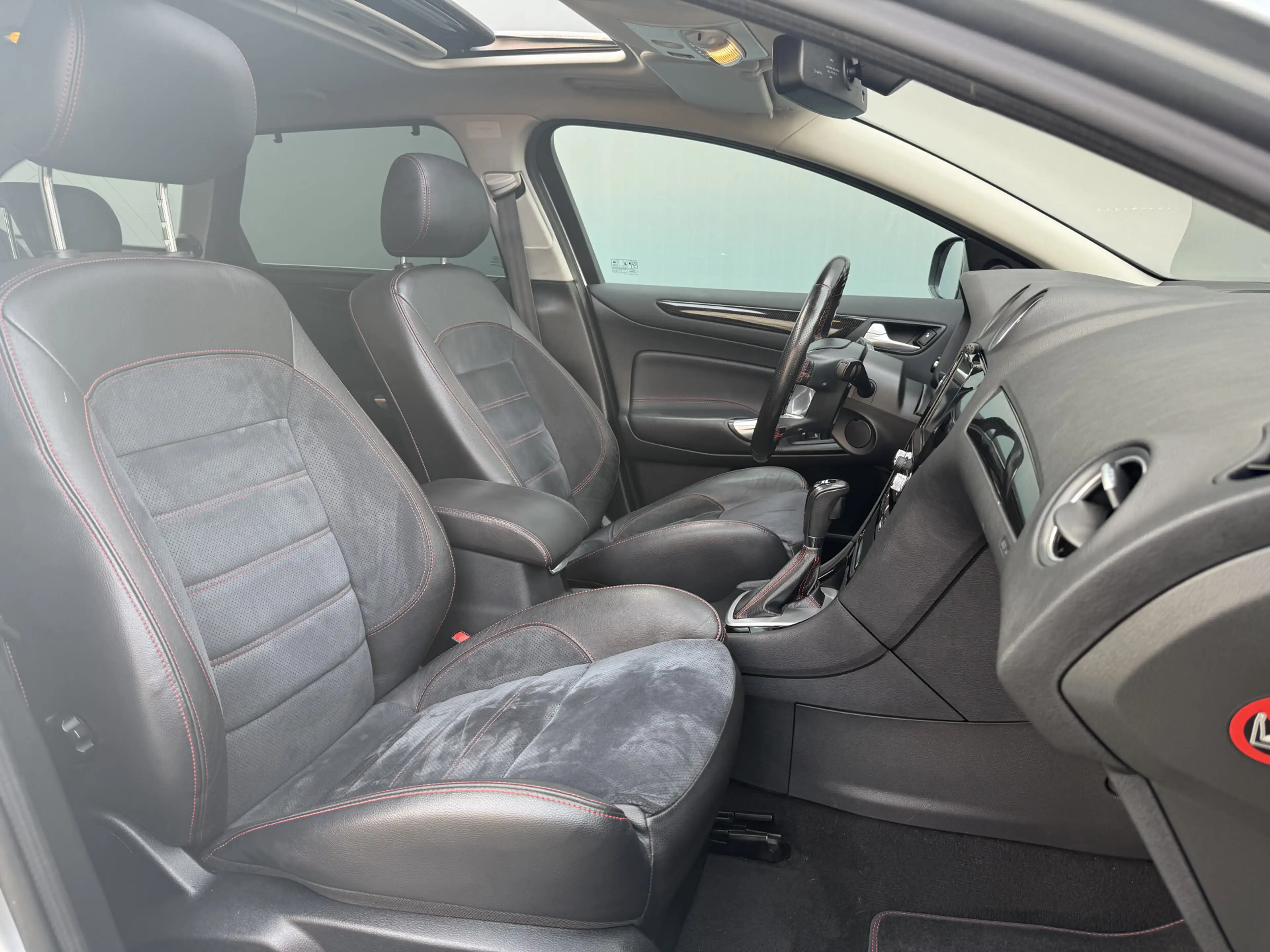Ford Mondeo Wagon 2.0 EcoBoost Platinum — photo 32