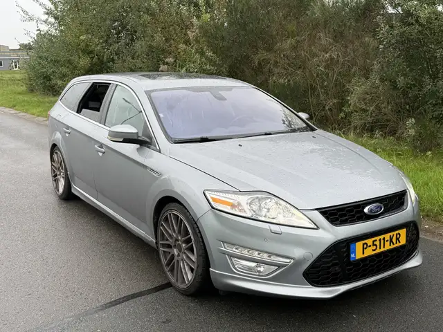 Ford Mondeo view 3