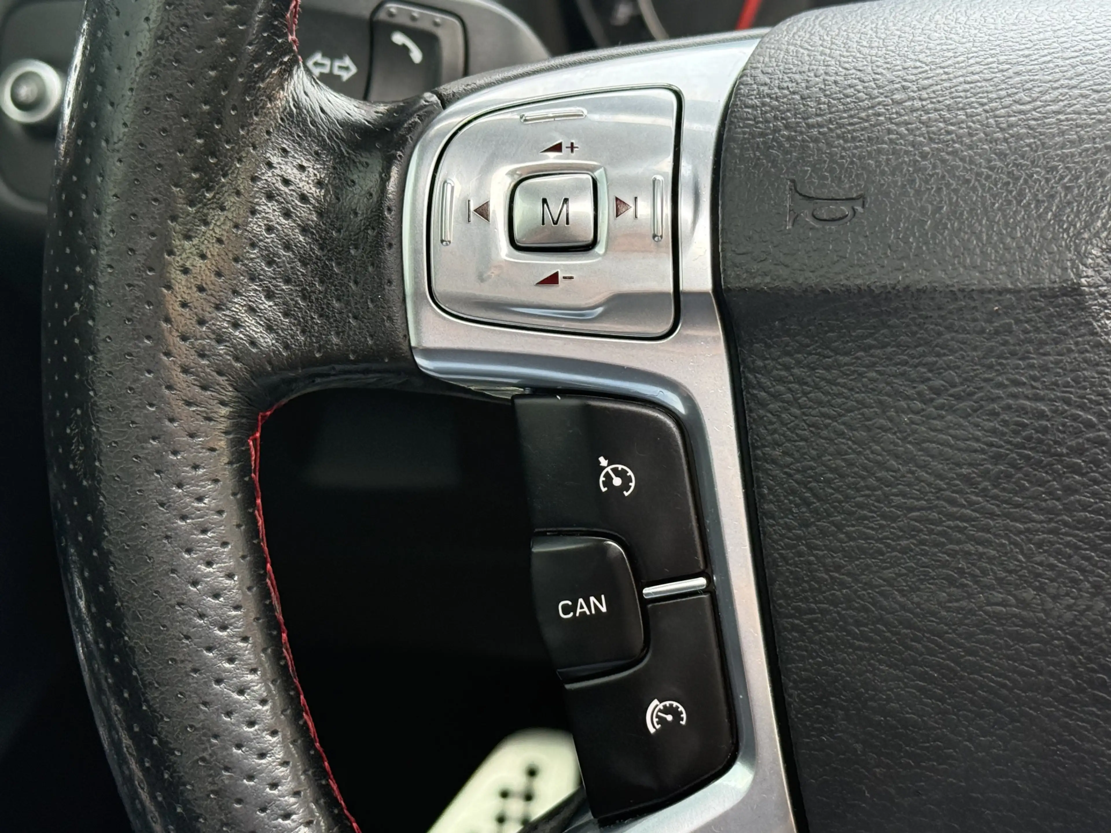 Ford Mondeo Wagon 2.0 EcoBoost Platinum — photo 12