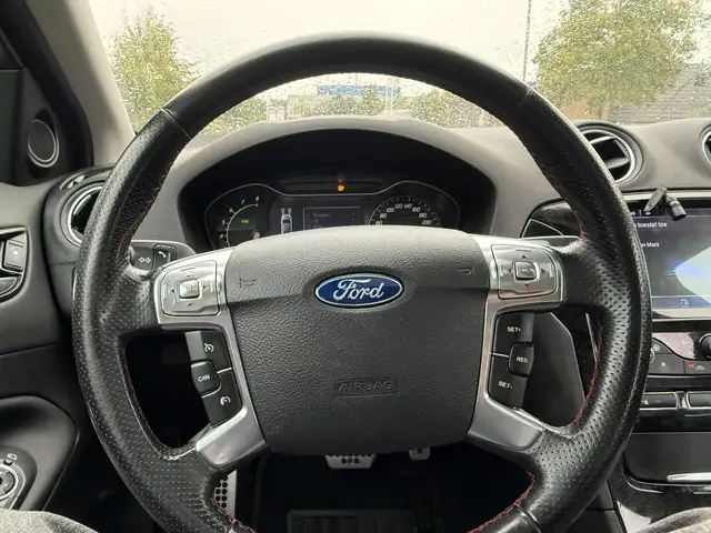 Ford Mondeo view 13