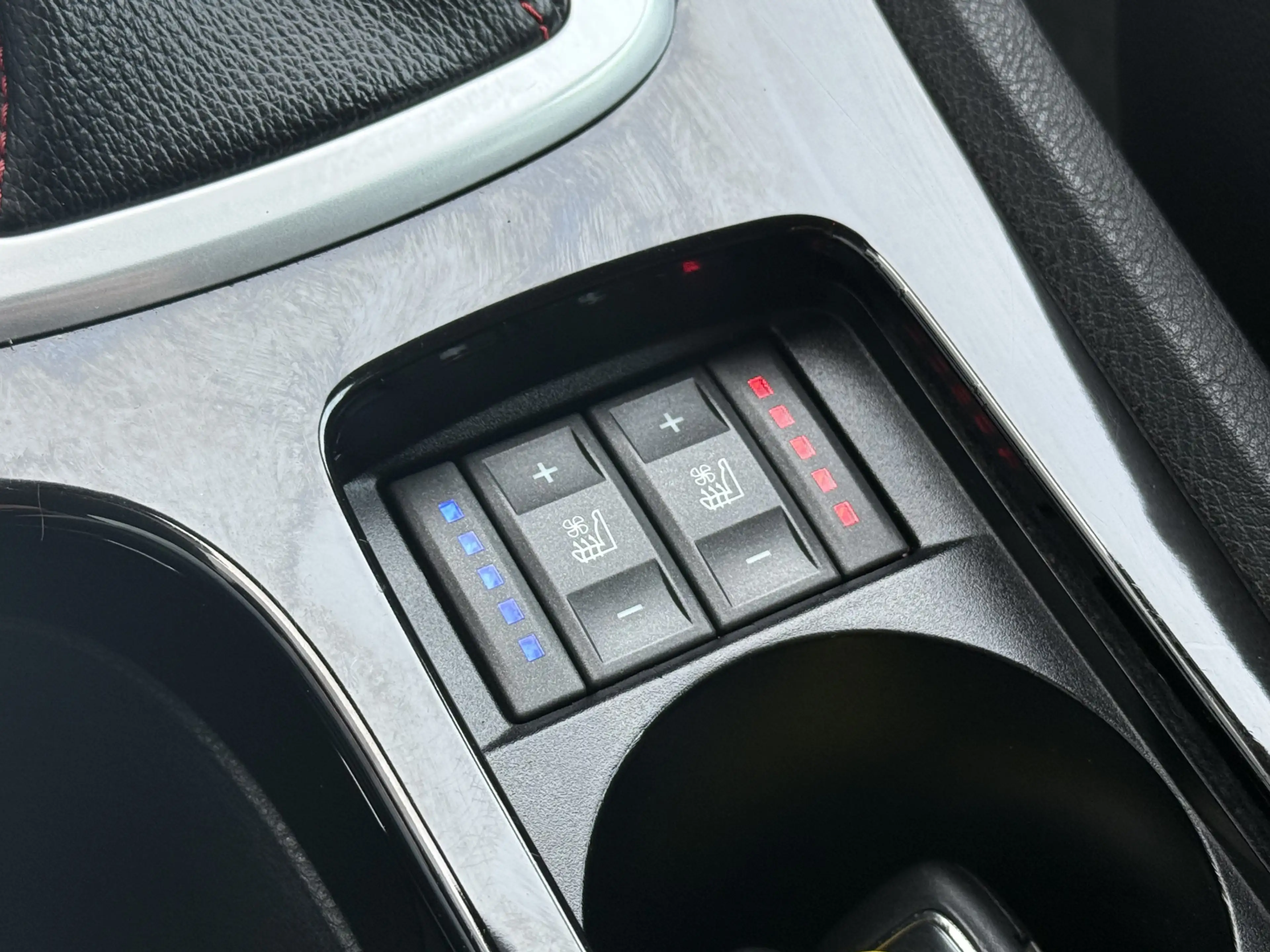 Ford Mondeo Wagon 2.0 EcoBoost Platinum — photo 25