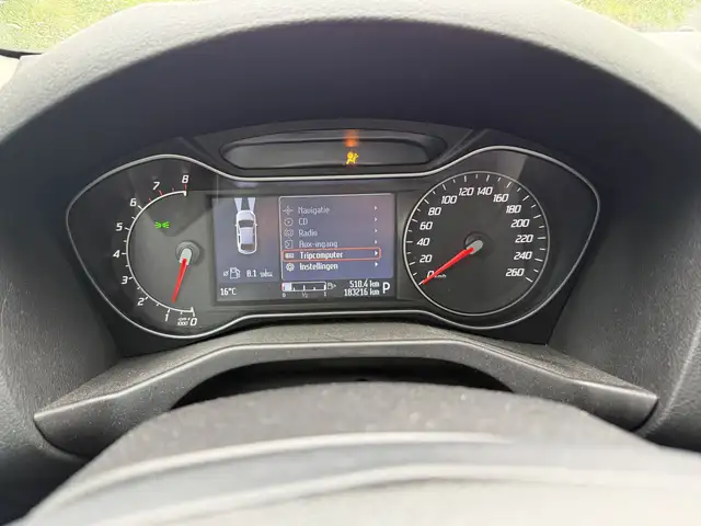 Ford Mondeo view 14