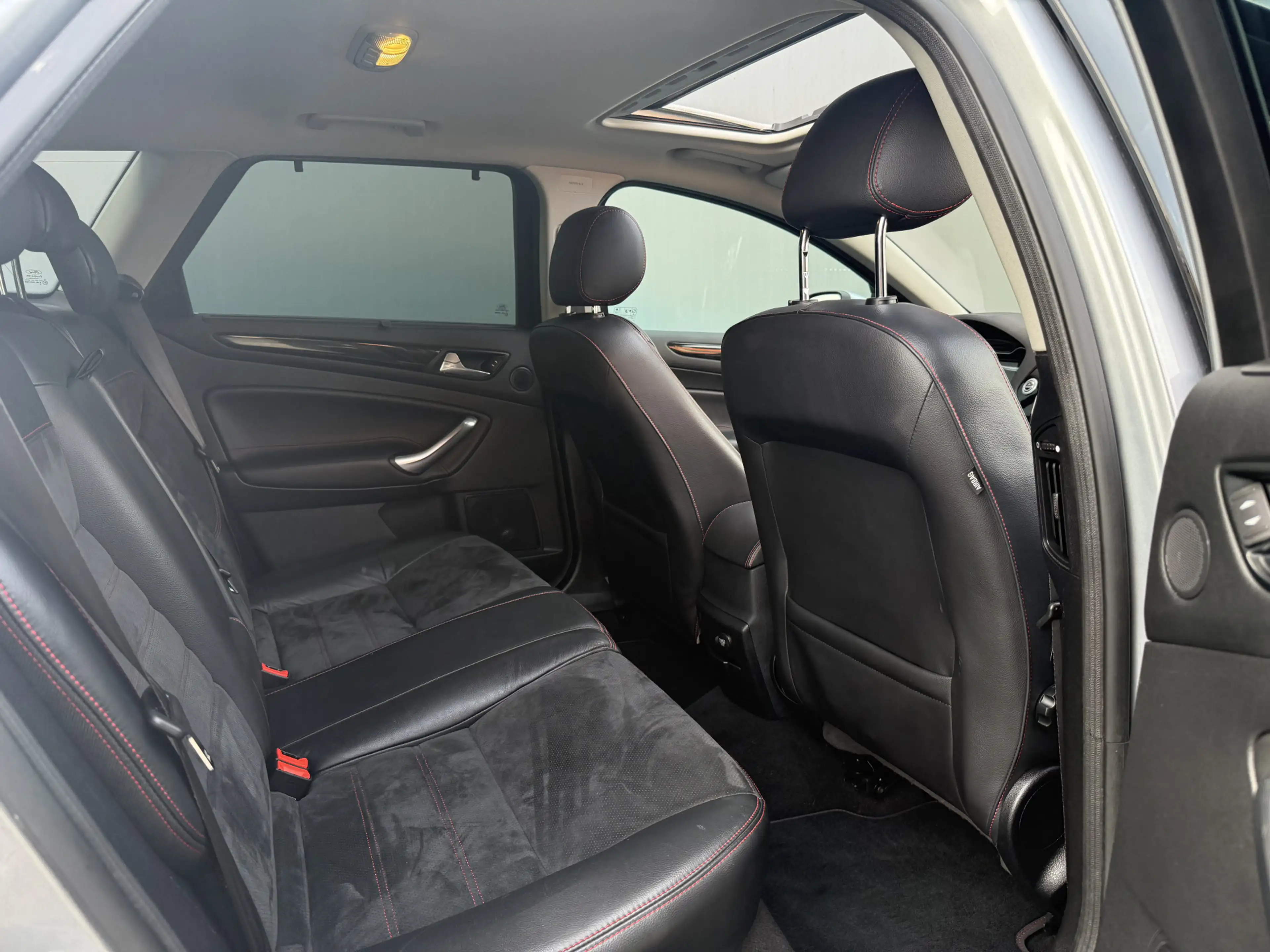 Ford Mondeo Wagon 2.0 EcoBoost Platinum — photo 34