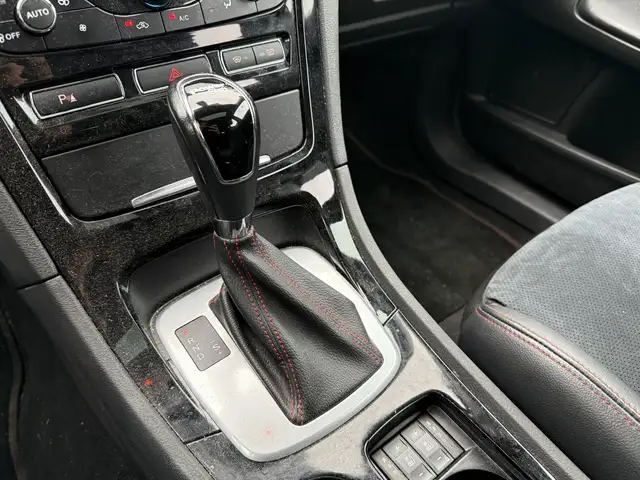 Ford Mondeo view 15
