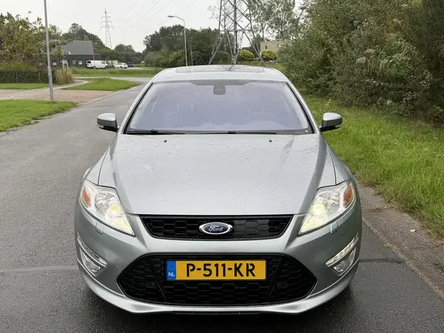 Ford Mondeo view 2