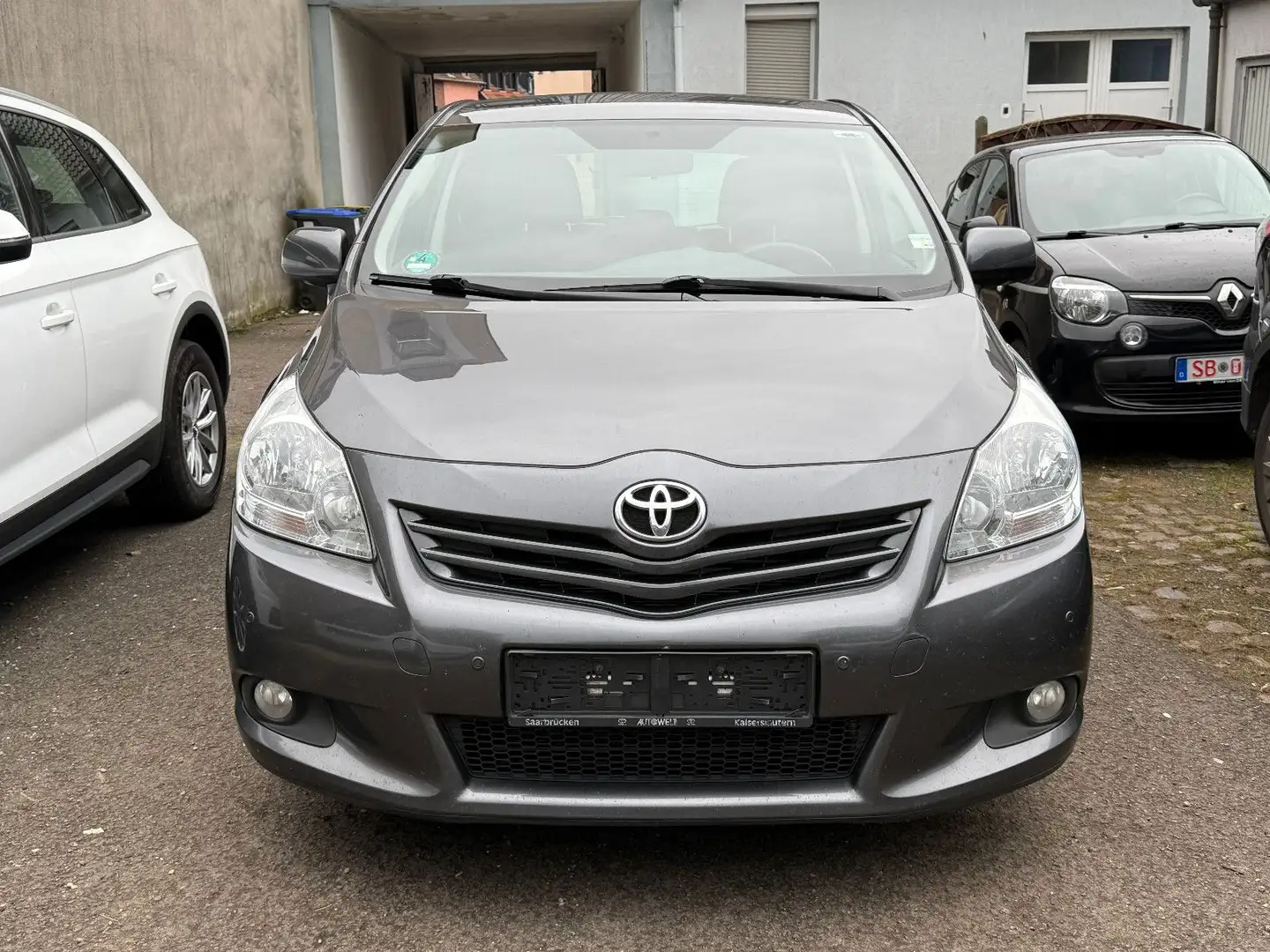 Toyota Verso 2.0 D-4D Travel *Kamera/Navi/PDC* Grau - 2