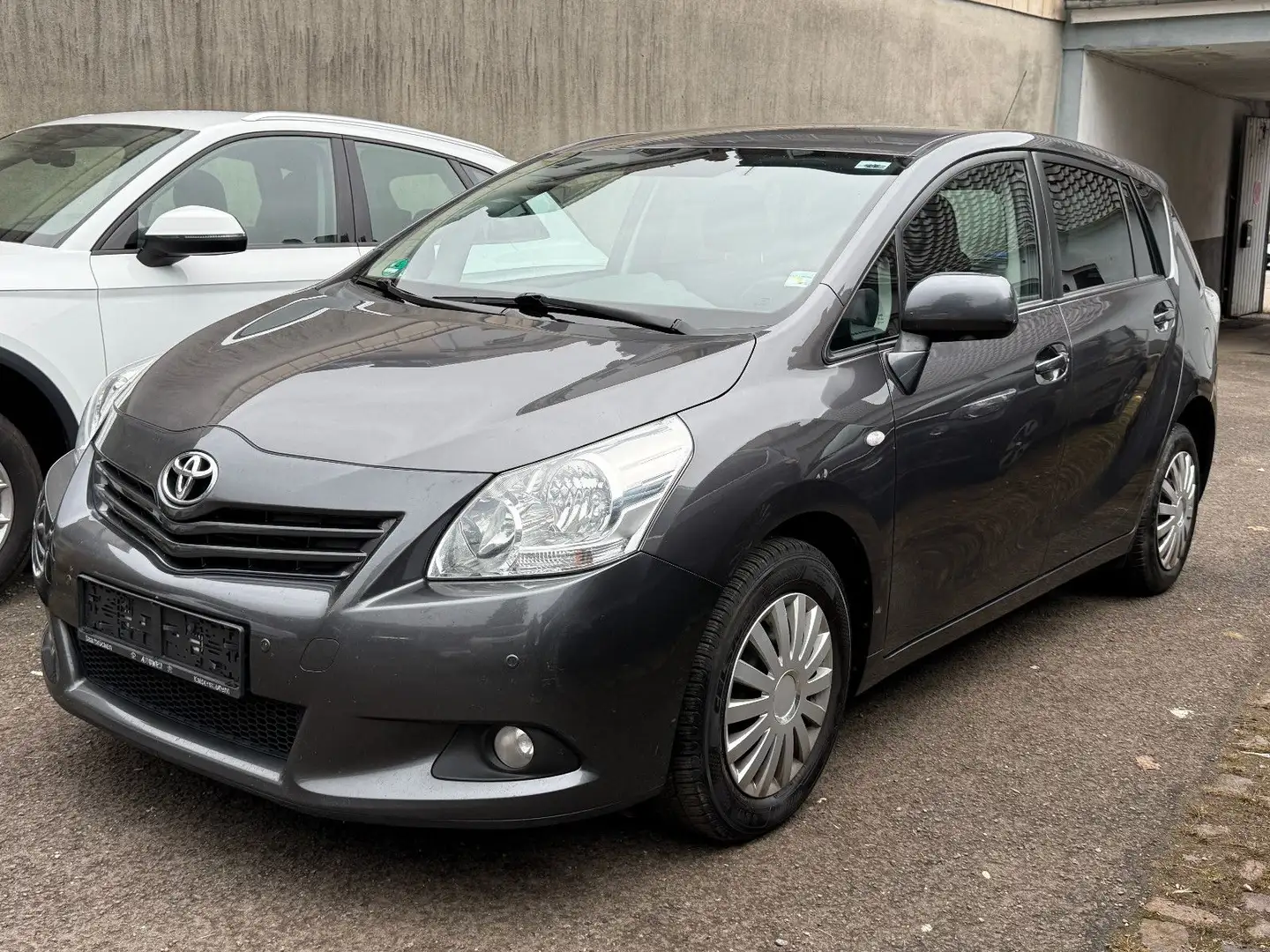 Toyota Verso 2.0 D-4D Travel *Kamera/Navi/PDC* Grau - 1
