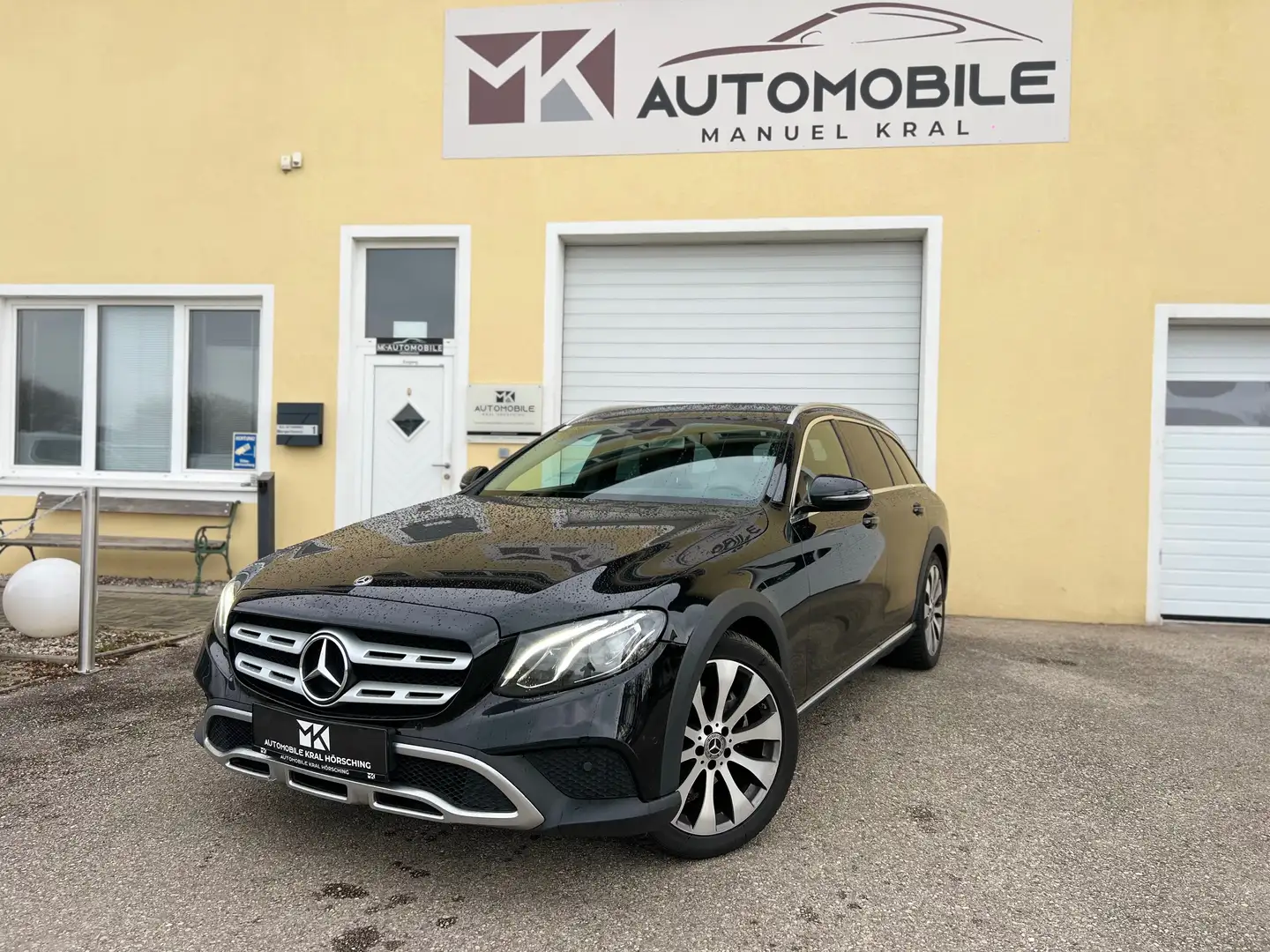 Mercedes-Benz E 220 d 4Matic All-Terrain*HUD*RFK*AHK*NAPPA*64 FARBE* Schwarz - 1