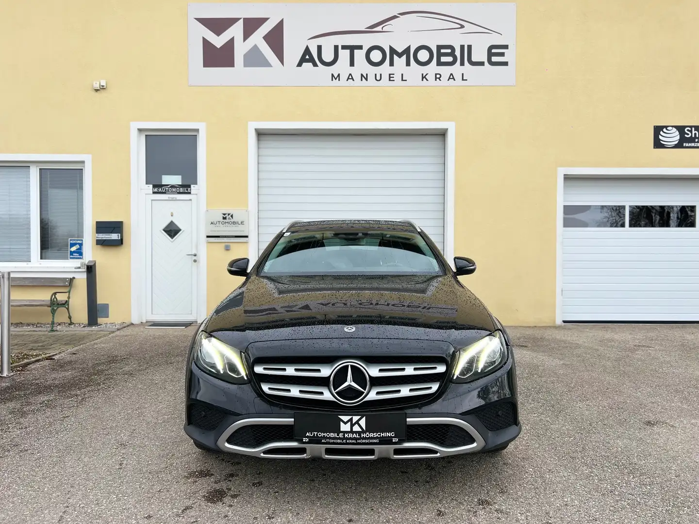 Mercedes-Benz E 220 d 4Matic All-Terrain*HUD*RFK*AHK*NAPPA*64 FARBE* Schwarz - 2