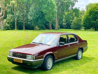 Alfa Romeo 90 2.5 V6 Quadrifoglio Oro Iniezione: heel bijzonder!