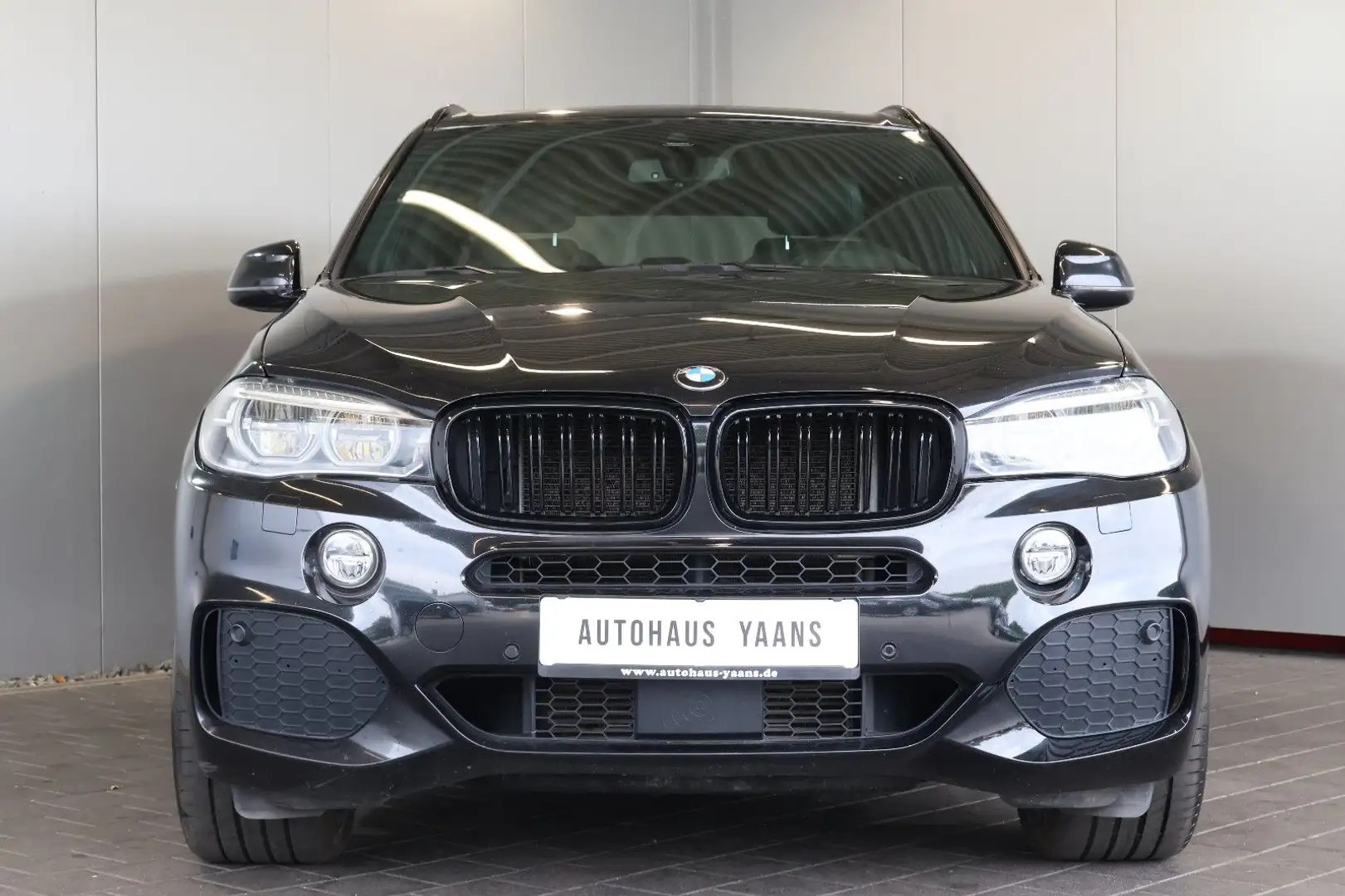 BMW X5 xDrive 40 d M Sport HUD+H/K+KEY+PANO+21"+AHK Schwarz - 2