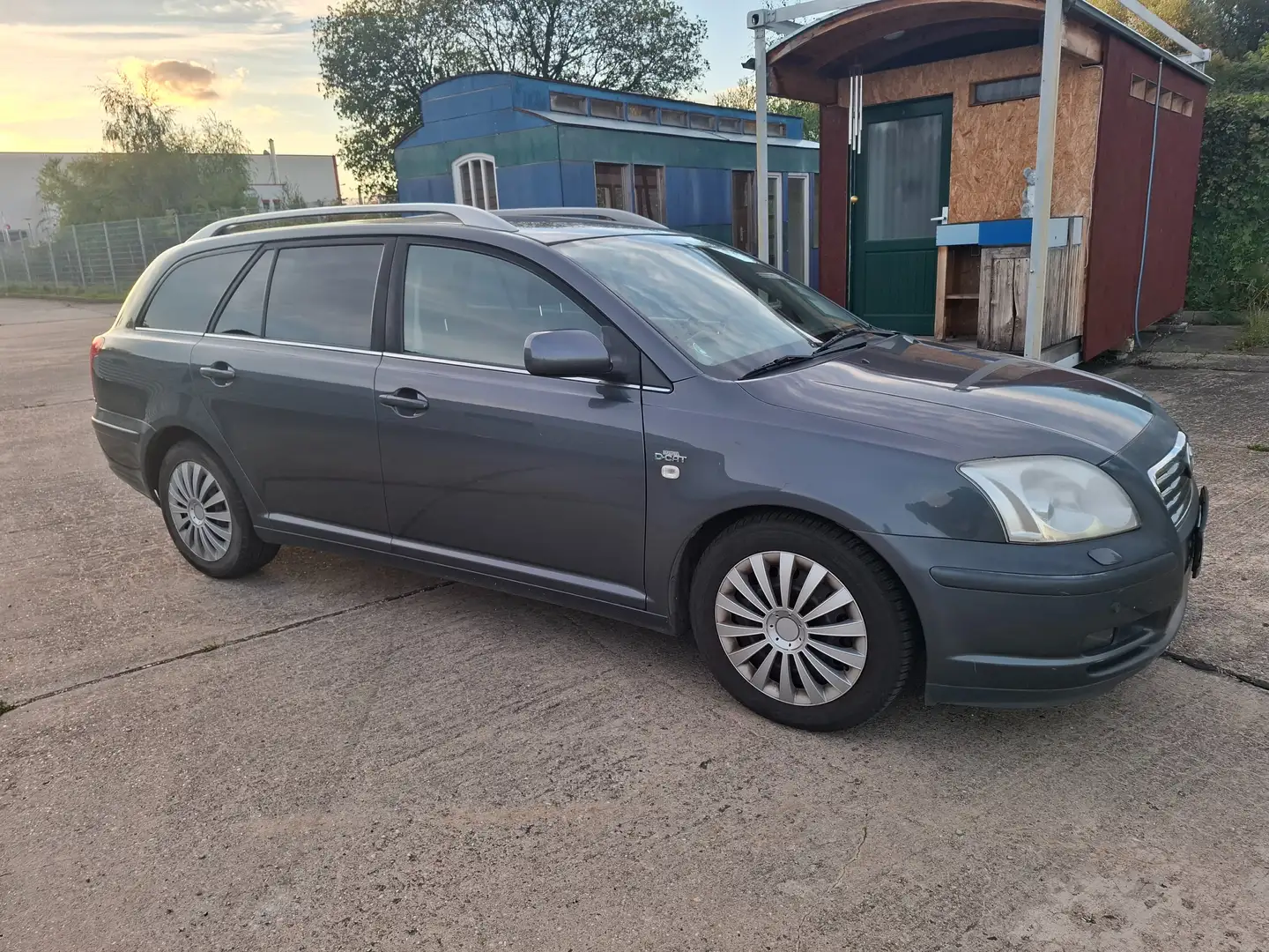 Toyota Avensis 2.2 D-CAT Executive Gris - 2
